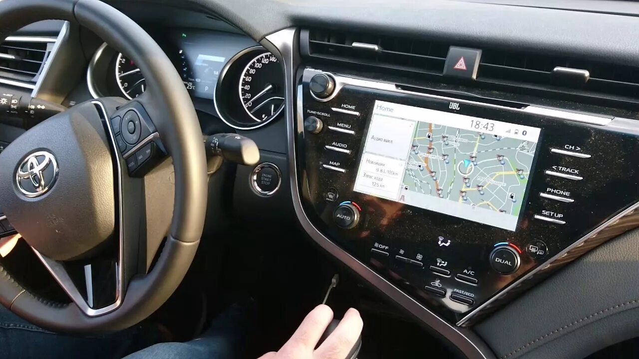 Камри 70 видео. Передняя камера тойота камри 70. toyota camry 70 навигация штатная. передняя камера камри v70.