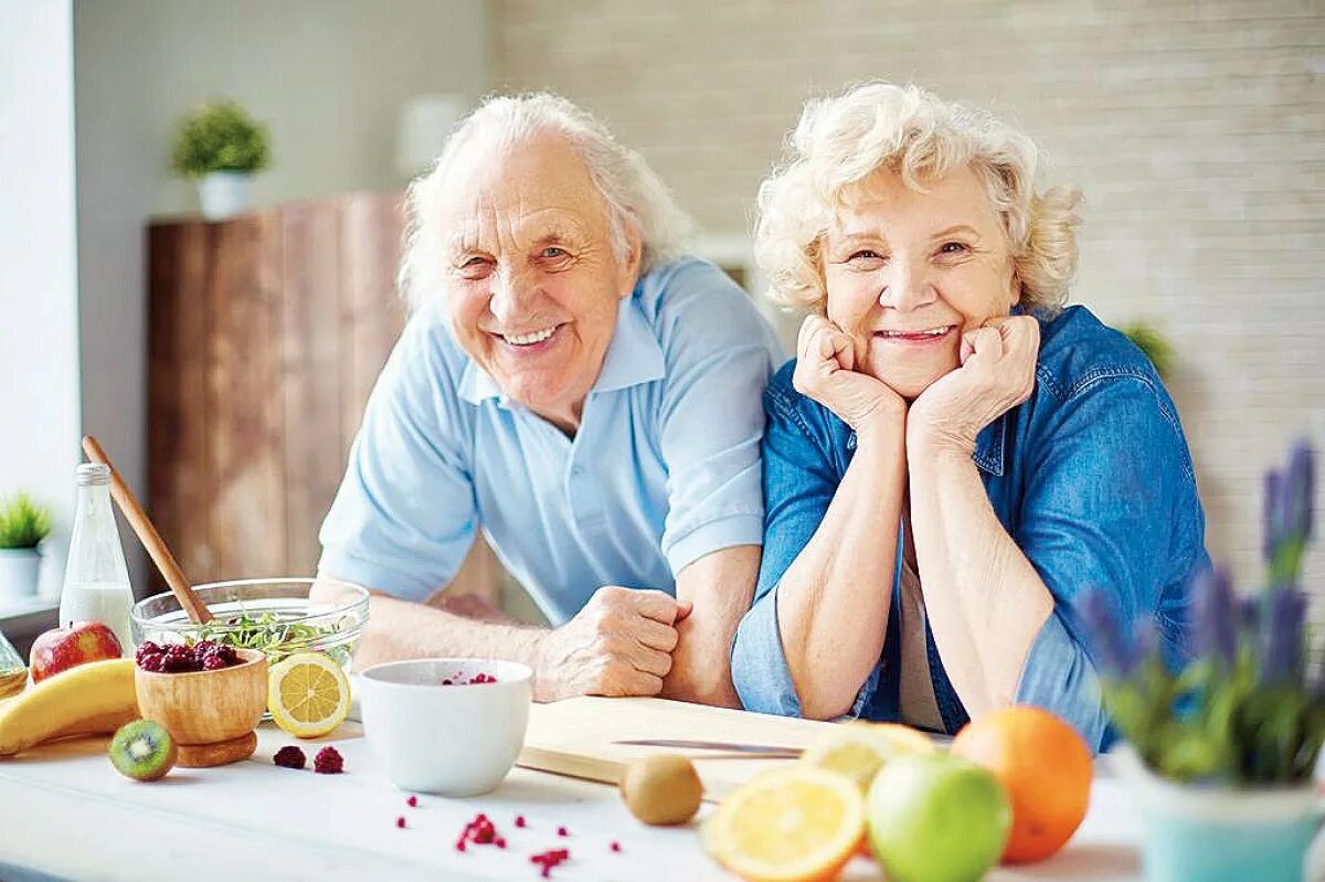 Залог долголетия. Пожилые люди. Здоровые пожилые люди. Пенсионеры. Счастливые старики.