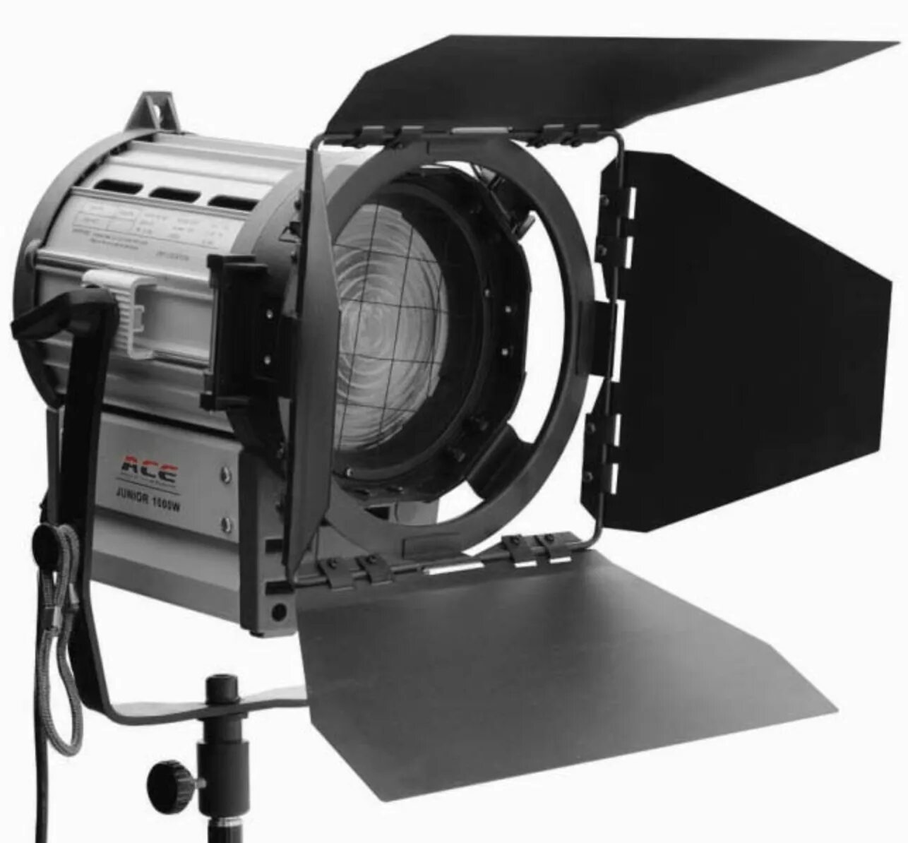 Айса прибор. Осветительный прибор Arri 1000w. Arri Junior 1000w. Прожектор Arri 1000w. Arri Junior 1000.