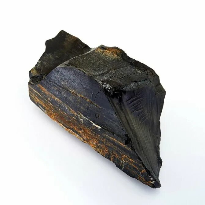 Самый черный минерал. Черная яшма гагат. Турмалин обсидиан гагат. Черный гагат камень. Минерал камень базанит.