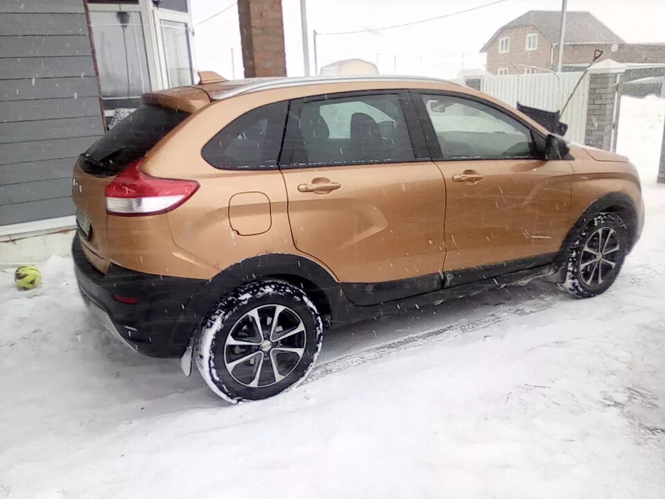 Xray cross r17. Xray cross диски 17. Диски xray cross r17. Лада икс рей на 17 дисках. Lada xray cross диски 17.