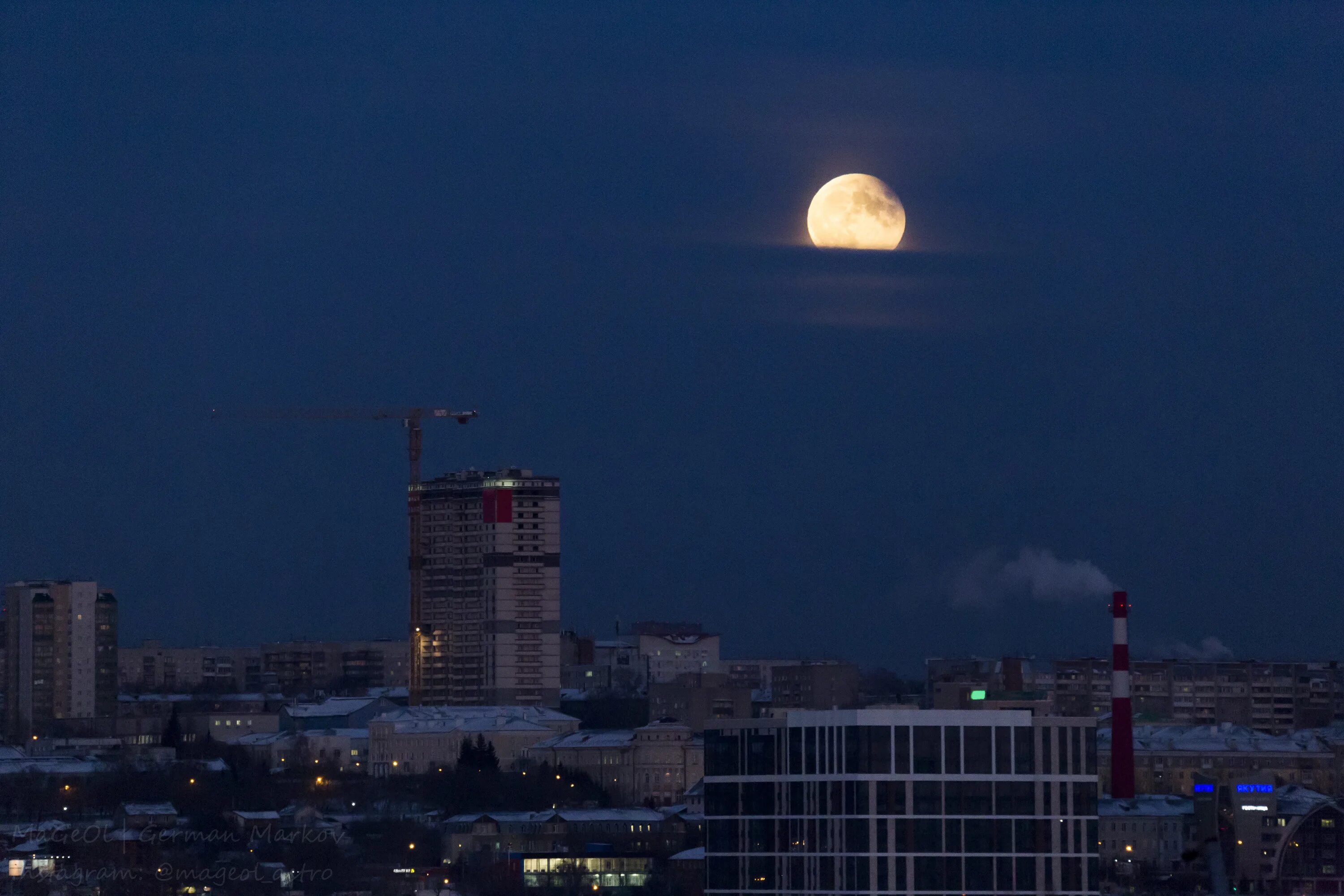 Лунное затмение 19 ноября 2021. Лунное затмение в ноябре 2021. Затмение фото. Солнечное затмение в Новосибирске.