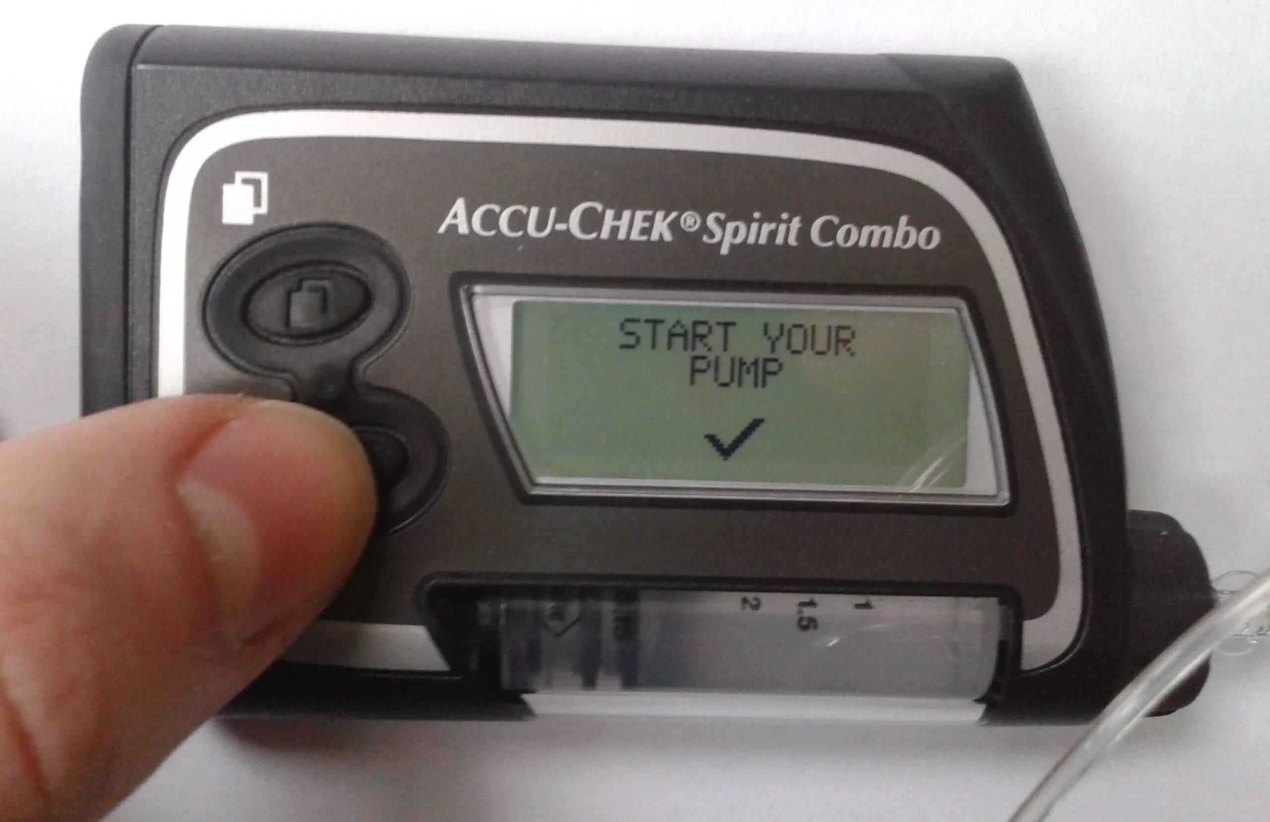 Инсулиновая помпа аccu-chek combo. Инсулиновая помпа accu-chek combo. Инсулиновая помпа акку чек. Помпа акку чек спирит. Помпа комбо.