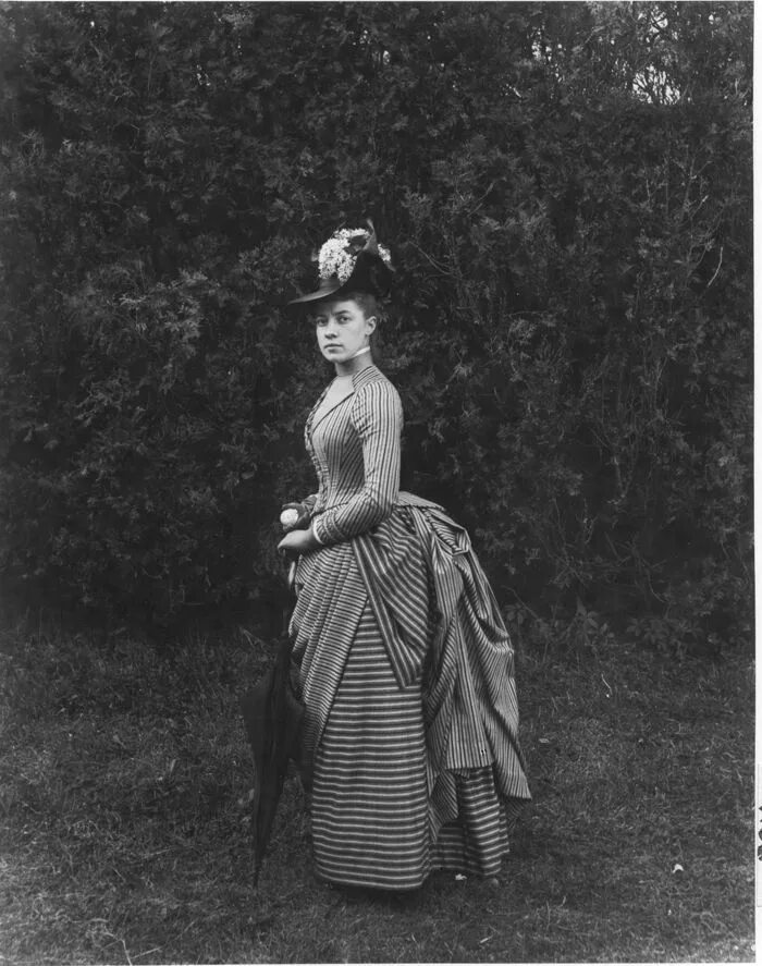 Мода викторианской эпохи 19 век. Викторианская эпоха 19 век женщины. Модели 19 века