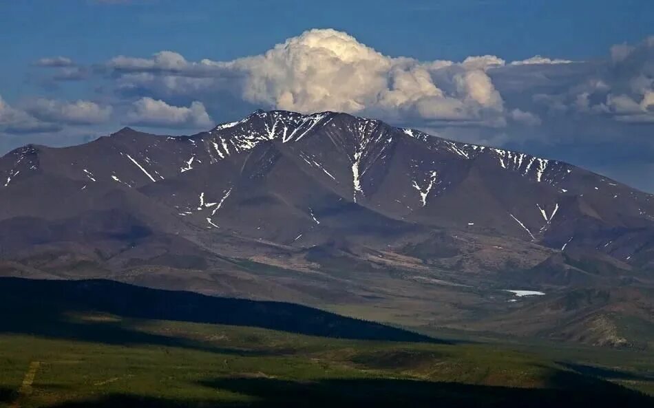 Гора Морджот Магаданская область. Гора Морджот Сусуман. Гора Морджот Сусуман высота. Вулкан Морджот Сусуман.