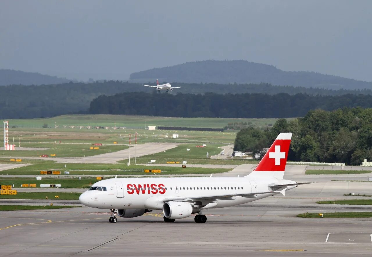 Авиакомпания Швейцарии Swissair. Самолет Свисс. Swiss International Air lines авиакомпании. Швейцарские авиалинии самолёты.