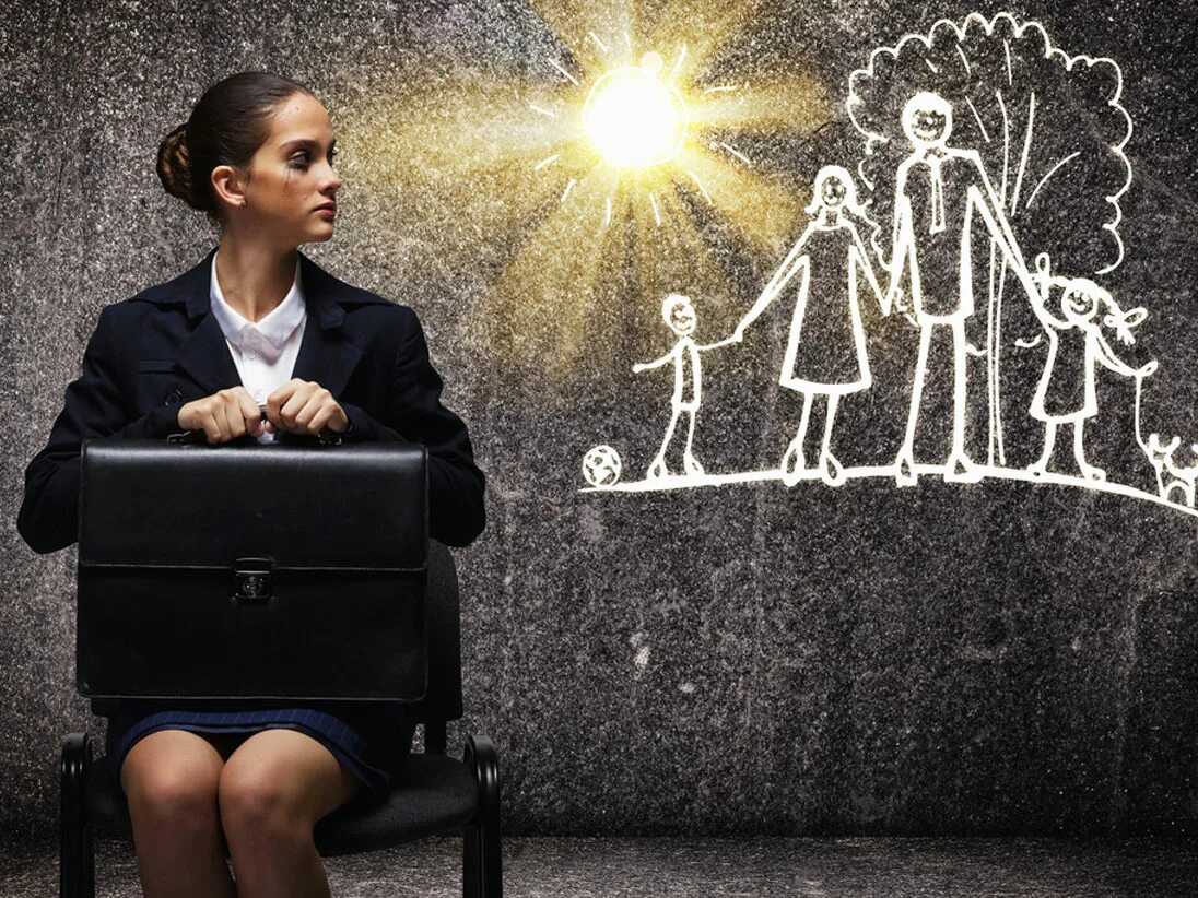 Стильная девушка на фоне. Татьяна романова новокузнецк. Модель кристина базан. Успешная девушка. Эмили дидонато фотосессии.