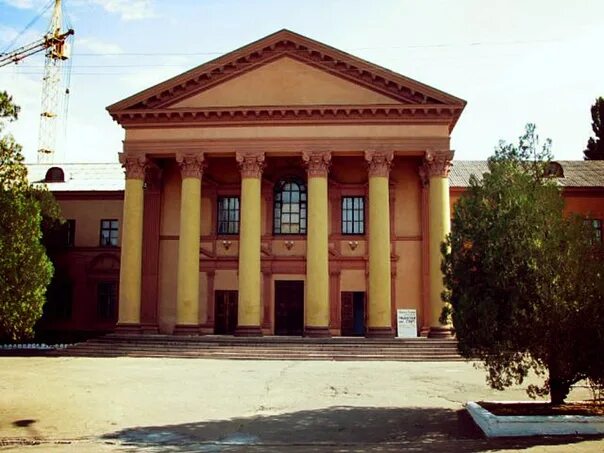 Дом культуры воронежская область. Гдк 2. Гдк 2. Дворец культурв зугрес. Гдк.