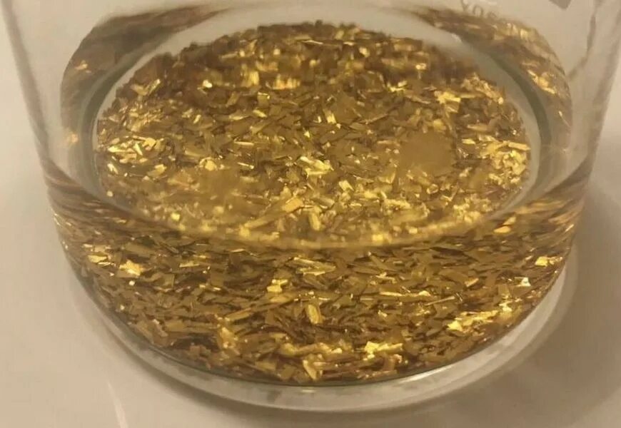 Азотная кислота реагирует с золотом