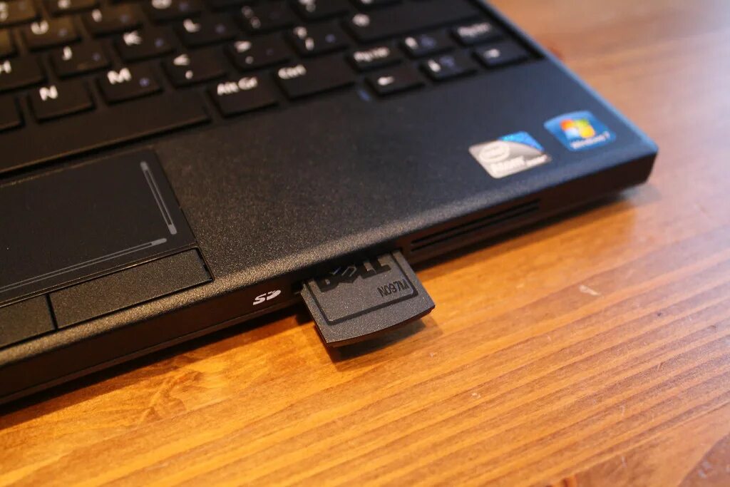 Почему слот запретили. Слот СД СД В ноутбук. SD слот ноутбука. SD Card Slot Laptop. Dell Latitude PC слот.