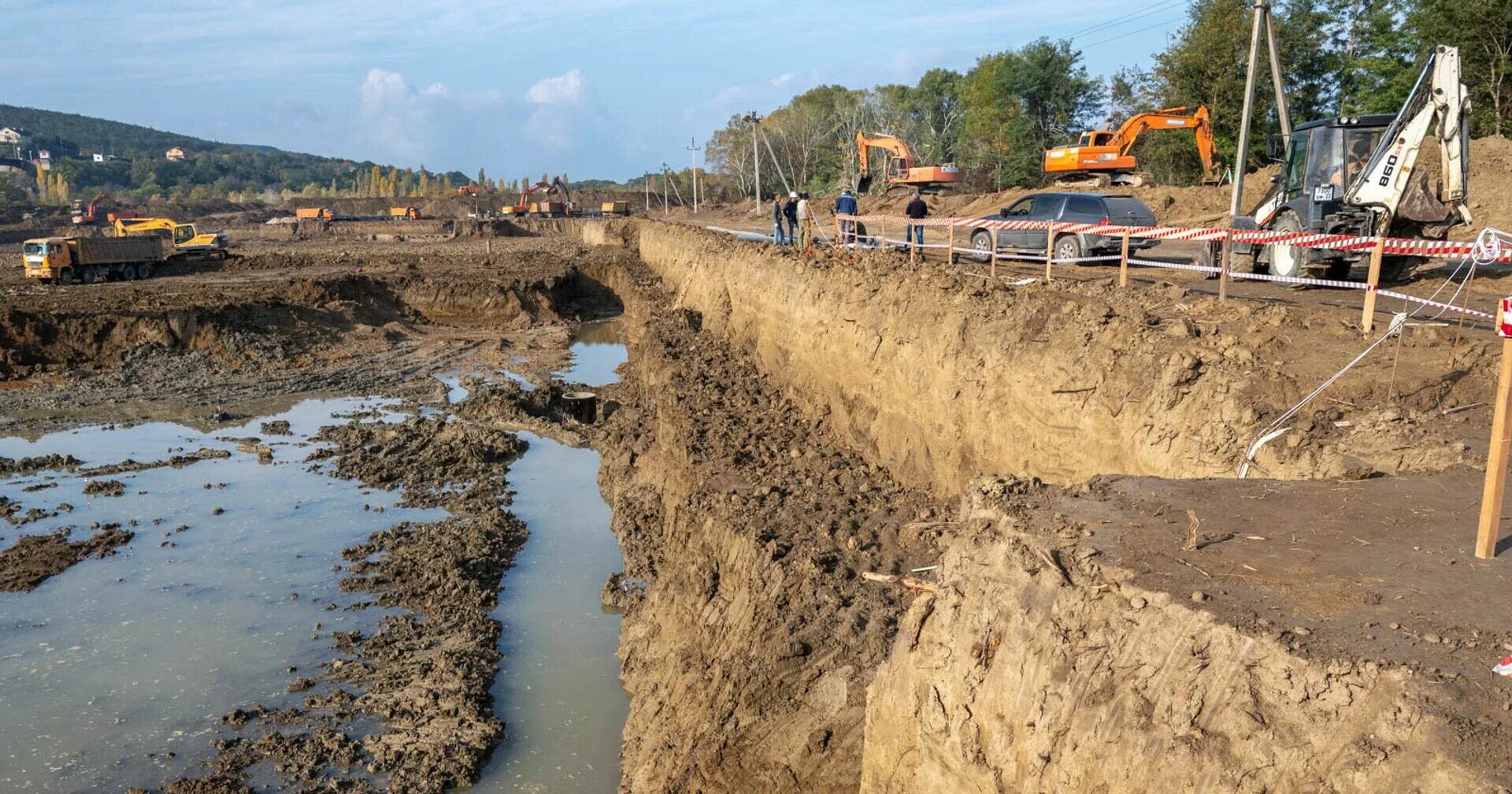 Водопровод в крыму. Северо Крымский канал Нижнегорского района. Северо-Крымский канал водозабор. Сооружение Северо Крымского канала. Речка Бельбек Севастополь.