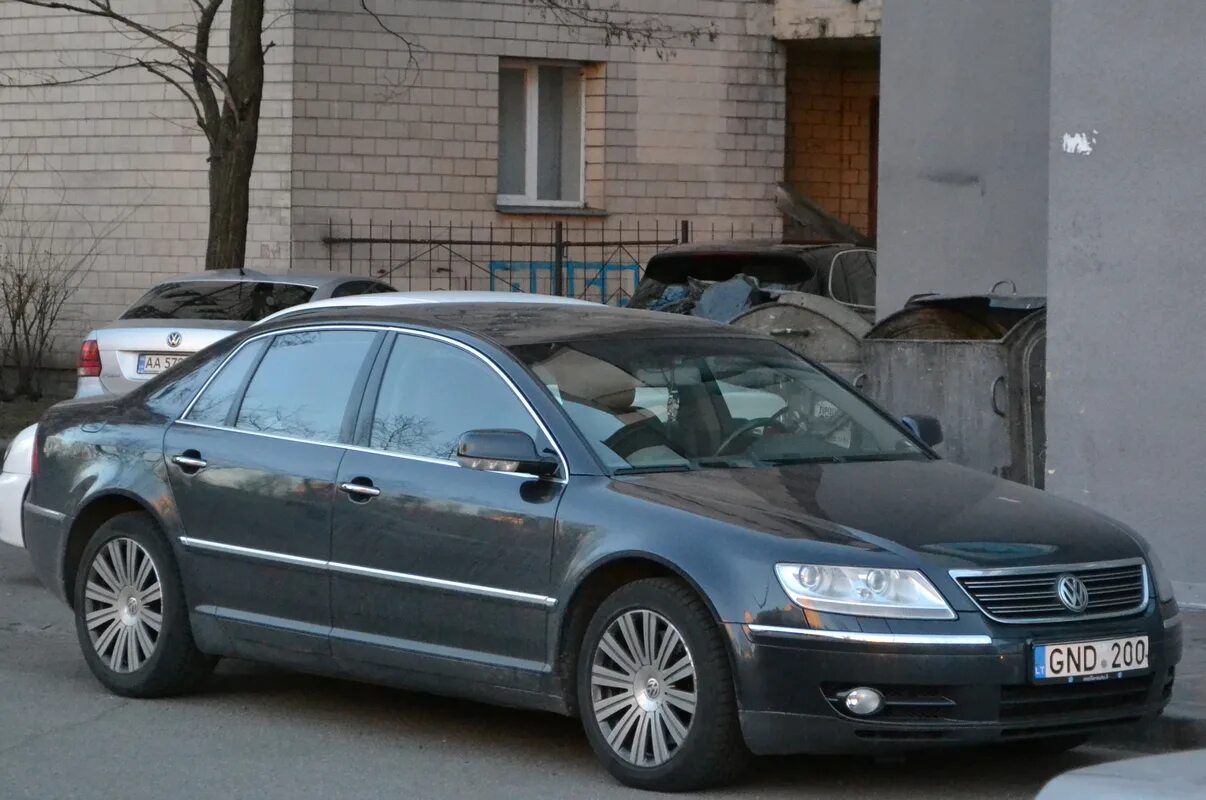 Volkswagen 200. Phaeton Volkswagen 3 поколение. Фольксваген Фаэтон 2008. Фольксваген Фаэтон 2009. Фольксваген Фаэтон 2000.