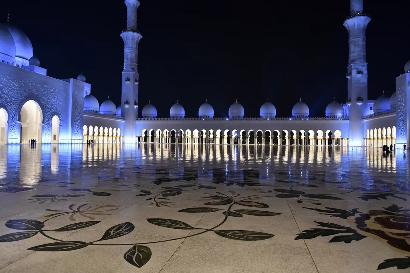 Самые крупные мечети. Мечеть шейха Зайда Объединённые арабские эмираты. Мечеть в Абу Даби. Мечеть шейха Зайда. Большая мечеть шейха Зайда Абу-Даби ОАЭ.