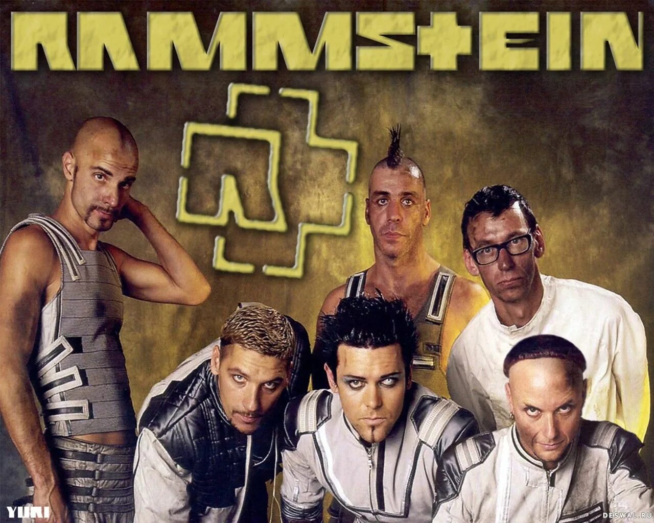 Группа 320 кбит. Постер группы рамштайн. Плакаты группы рамштайн. Группа Rammstein постеры. Плакаты группы Rammstein.