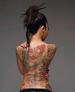 Японская аниме девушка с тату доакон в японском стиле