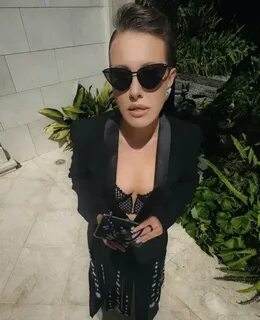 Юбкалар мен шұлықтар фотосы