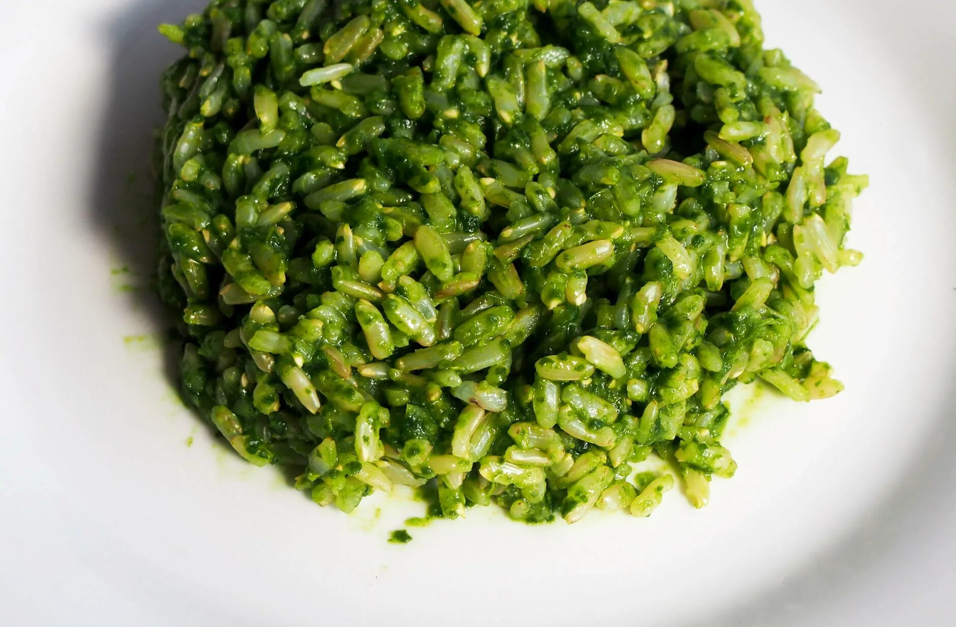 Зеленый рис. Рис с зеленью. Зелёный рис блюдо. Рис зеленый с петрушкой.