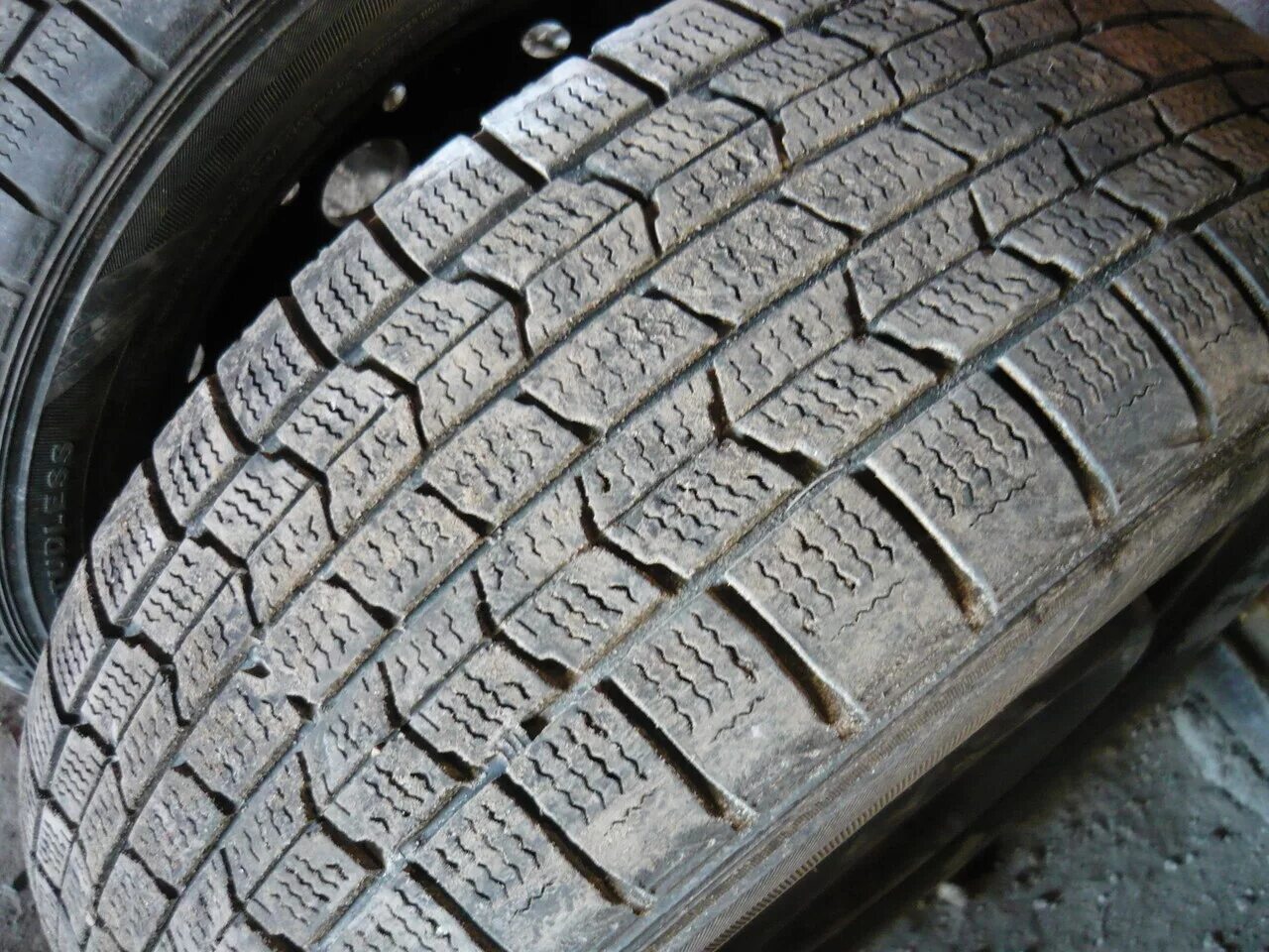 Dunlop 185 65 купить. 175/65r14 Dunlop Winter. Резина Dunlop 175/65 14. Зимняя резина дунлоп 175 65 14. Данлоп 175/65/14 зима.