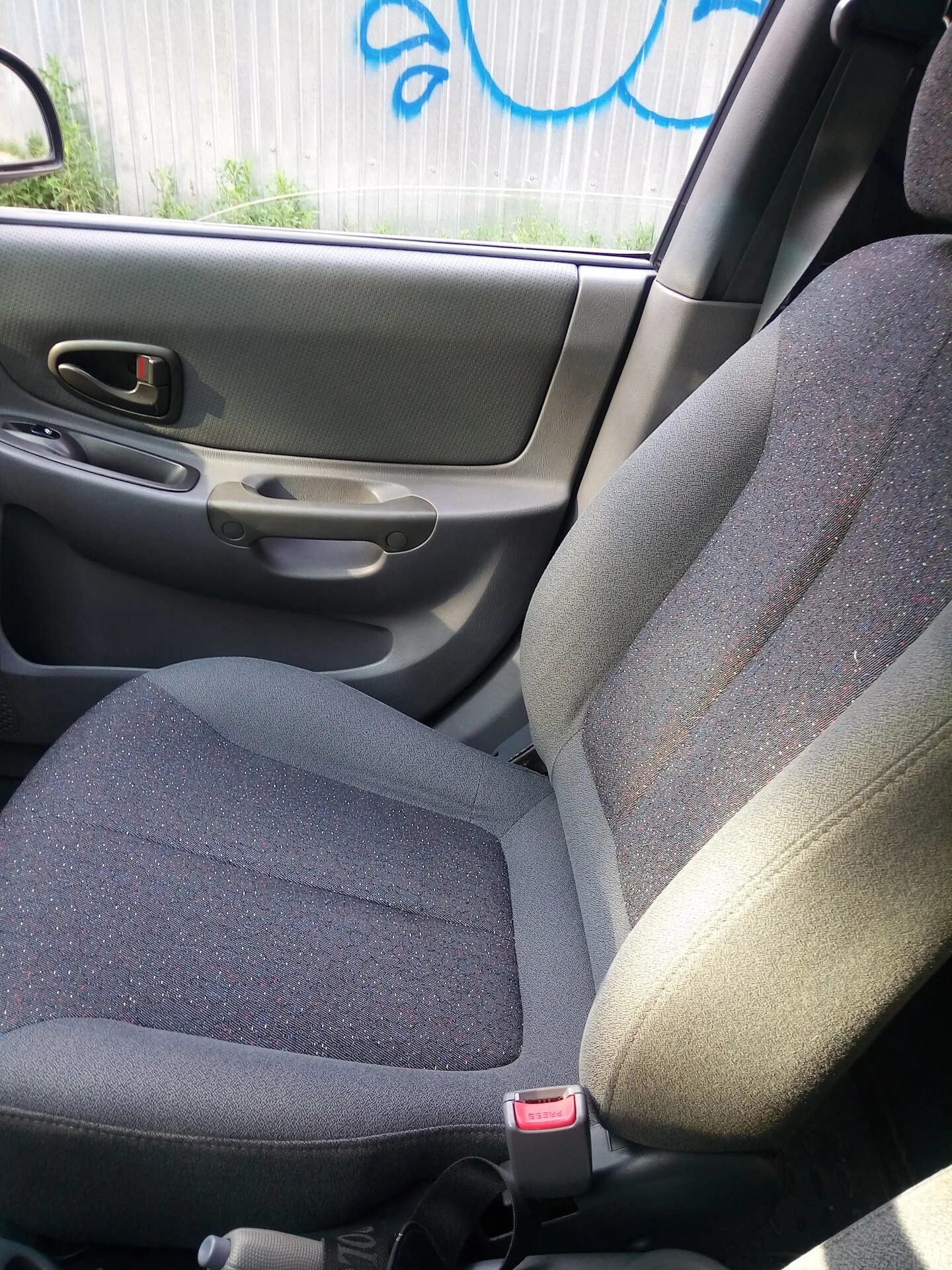 Сидение hyundai акцент. Hyundai accent подогрев сидений. Сиденье акцент тагаз. Передние сиденья хендай акцент. Сиденья хендай акцент.