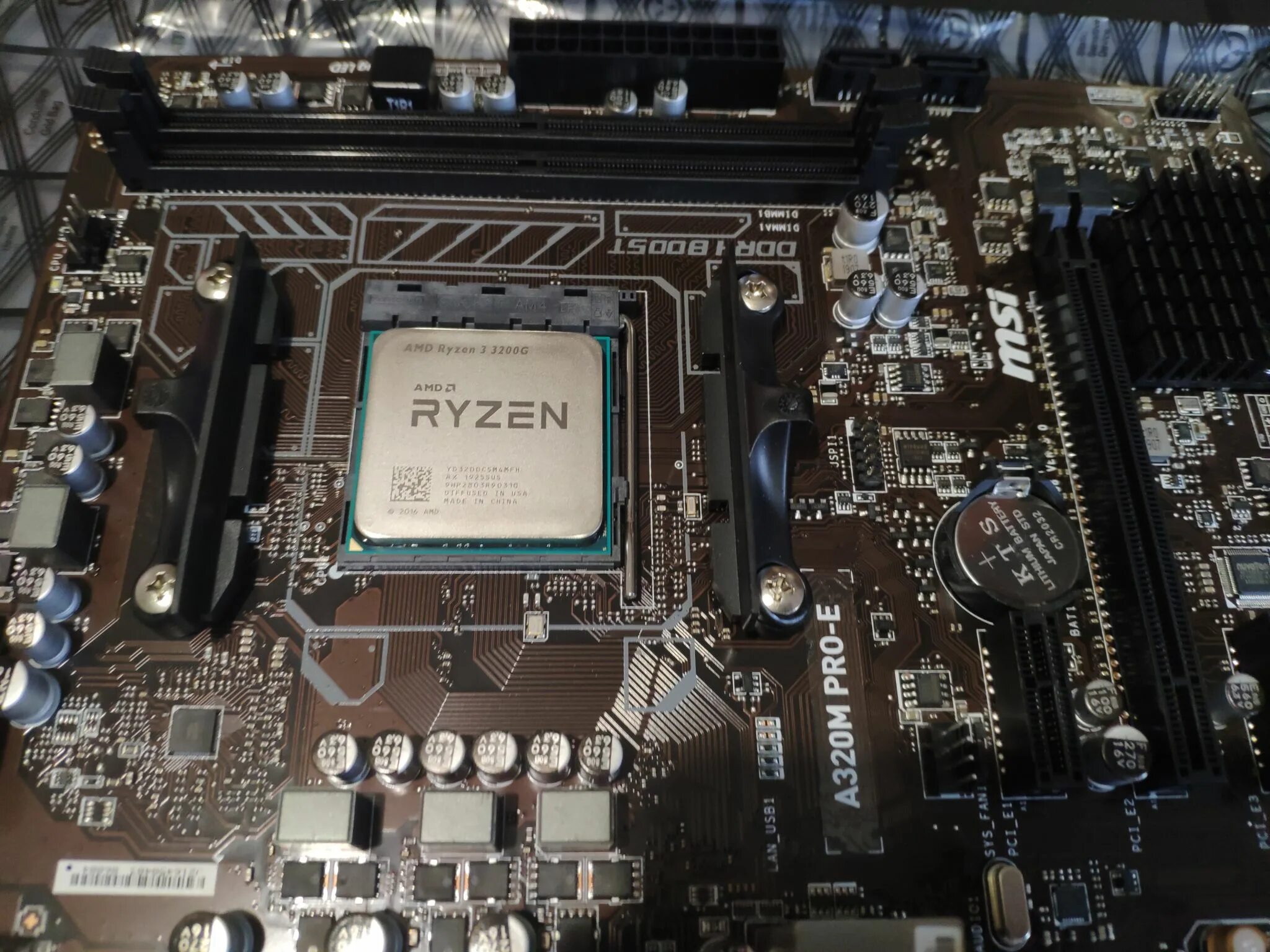 Ryzen 3 3200g. Процессор AMD Ryzen 3 3200g. Процессор AMD Ryzen 3 3200g am4. AMD Ryzen 3 Pro 3200g. 3 pro 3200g