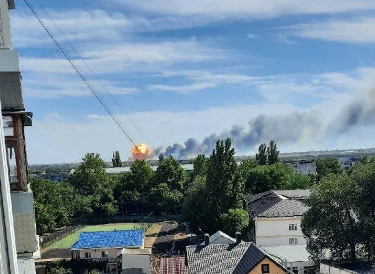 Пожар в новофедоровке. Взрывы в Крыму. Взрывы в Новофедоровке Крым. Взрыв в Крымском районе.