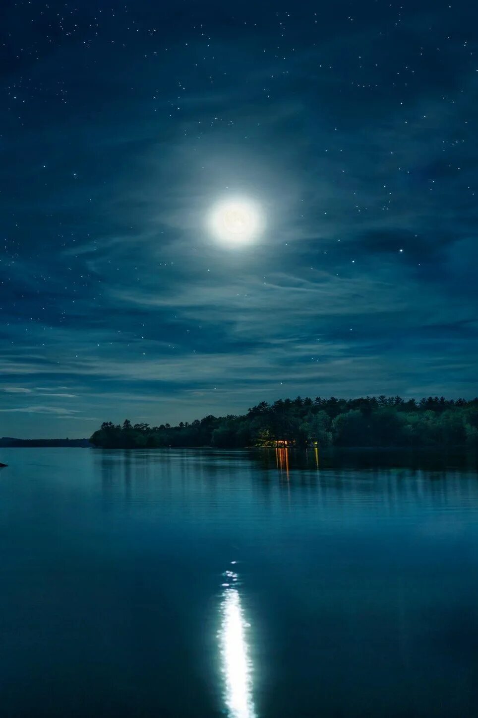 Ночь ночь насколько. Лунная ночь. Красивая ночь. Звезды над озером. Ночной пейзаж.