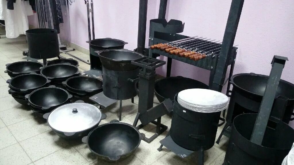 Улица азина 135 ижевск мир казанов. Чайник и пиалы набор цена иркутск 2022. Магазин маяк тарелки. Сервиз риштанская керамика столовый. Мир казанов ижевск на азина.