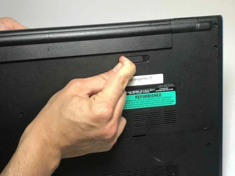 Как достать аккумулятор из ноутбука. Снятие батареи на ноутбуке. ноутбук вынуть аккумулятор из ноутбука. извлечь аккумулятор из ноутбука асер. как вытащить батарею на ноутбуке.