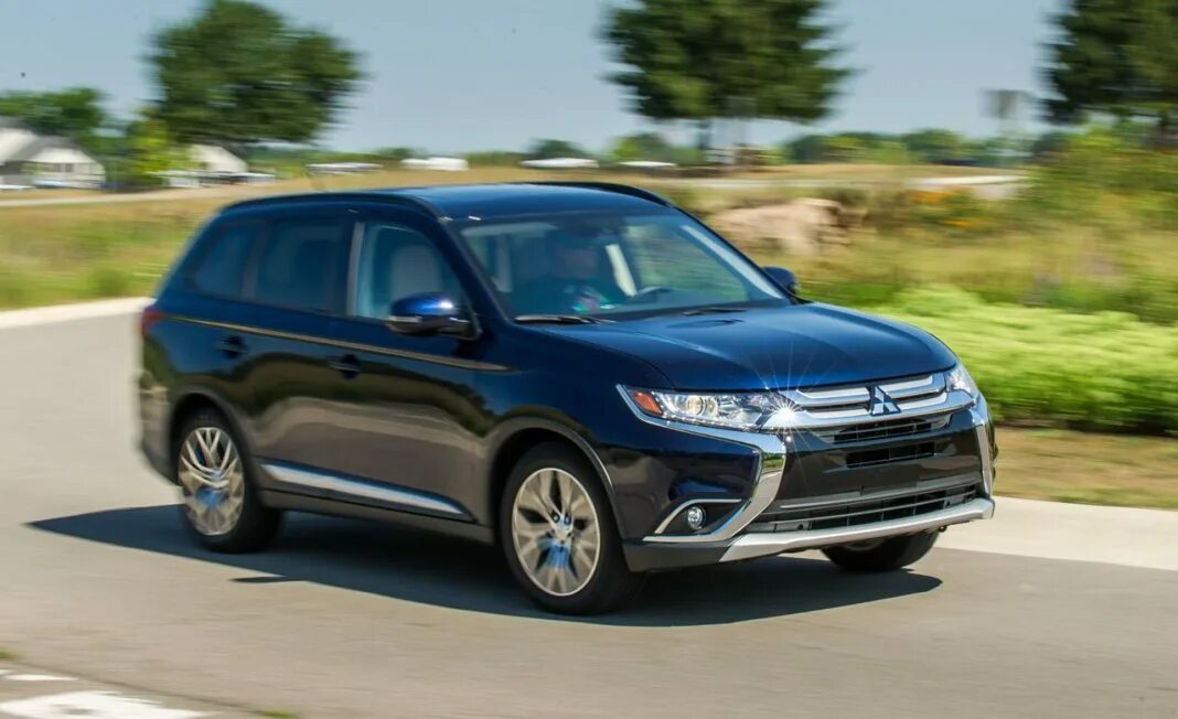 Mitsubishi outlander 2016. Мицубиси Аутлендер 2016. Мицубиси Аутлендер 2016 синий. Мицубиси Аутлендер 2019 синий.