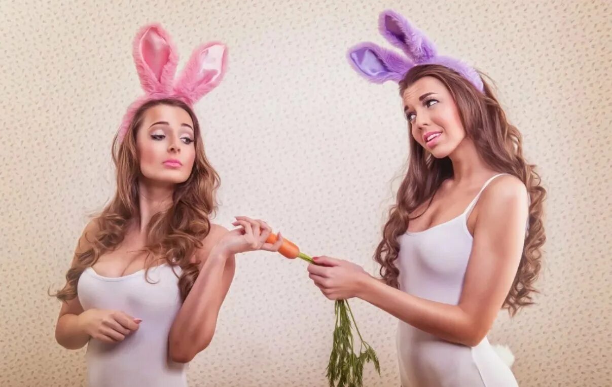 Ты морковка. Мотивация картинки с цитатами. Хомяк ест морковь. Девушка ест морковку. Человек ест морковку.