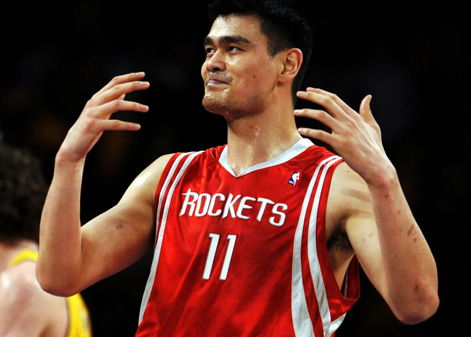 Yao ming. Яо мин. Яо. Яо минь фото. Фото китайского баскетболиста.