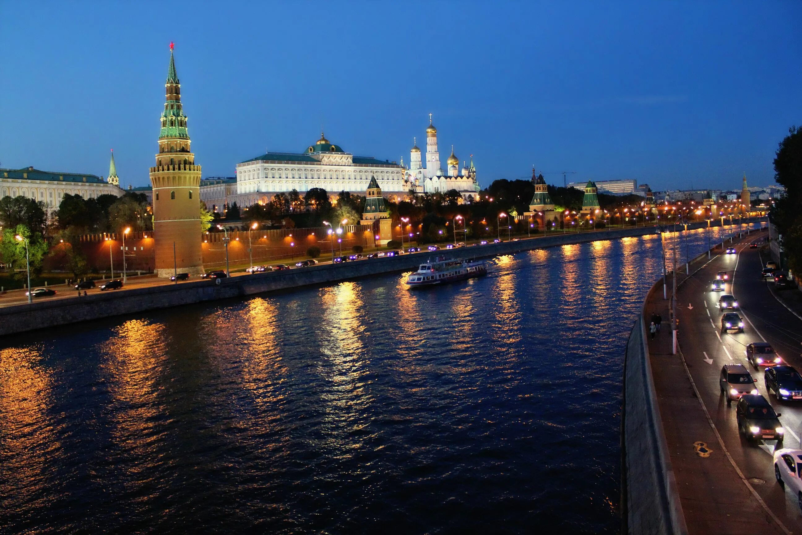 Moscow sites. Реки Москвы. Москва река Кремль. Кремлевская набережная Москва. Москва река на Руси.