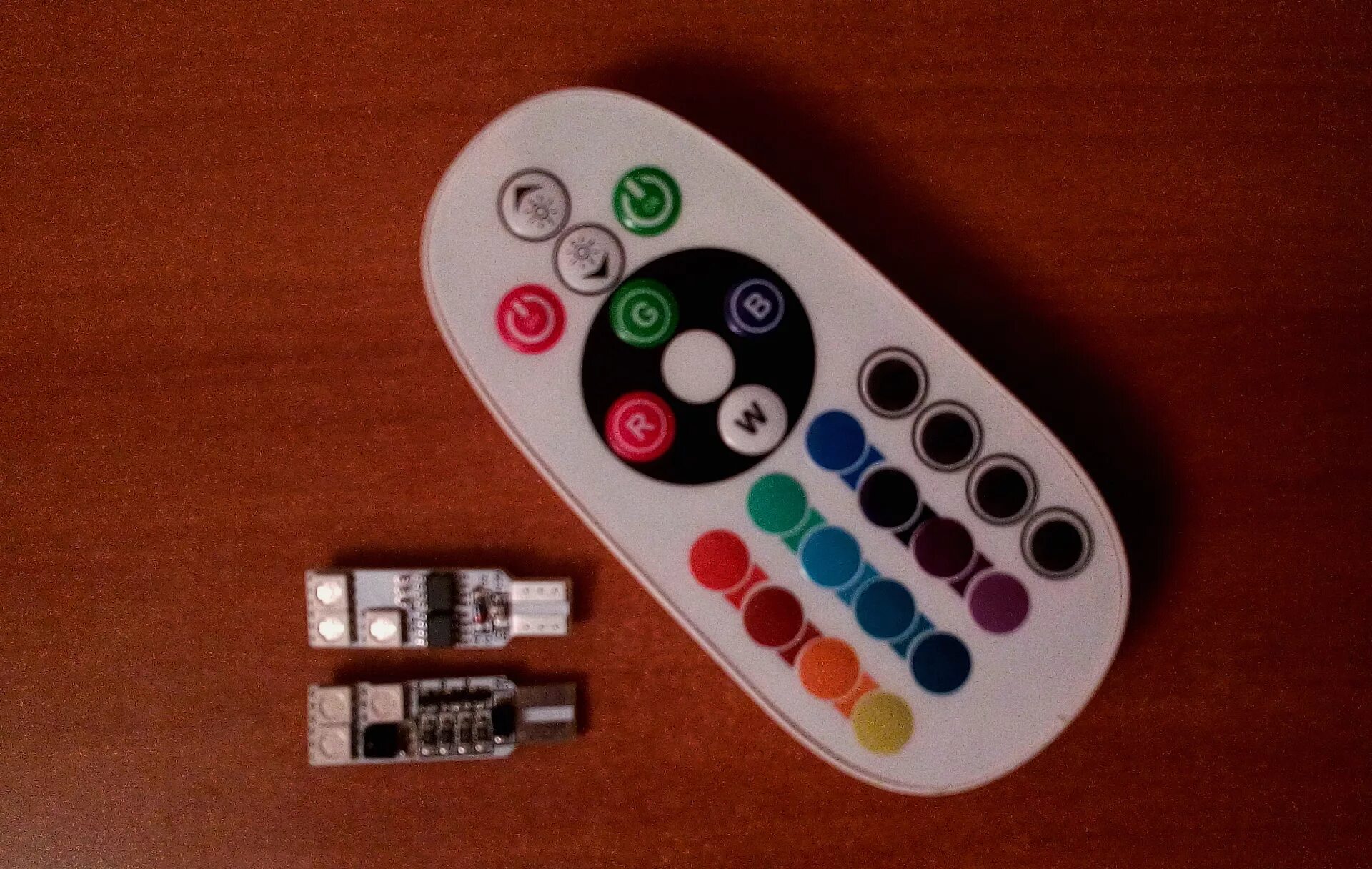 Пульт с кнопками цветов. 5 Ти кнопочный пульт с дисплеем. Самодельные кнопки для пульта. Кнопки для пульта купить