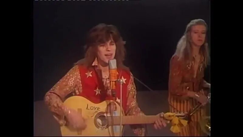 Клип жени белоусова девчонка девчоночка. Женя белоусов девчонка. Клип девчонка девчоночка. Оксана шидловская клавишница жени белоусова в молодости. Женя белоусов.