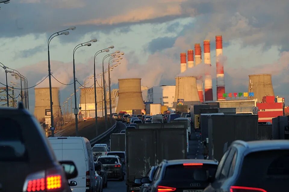 Экология москвы 2024. Загрязнение воздуха. Загрязнение воздуха в городе. Загрязненная экология в МО. Выбросы заводов в атмосферу.