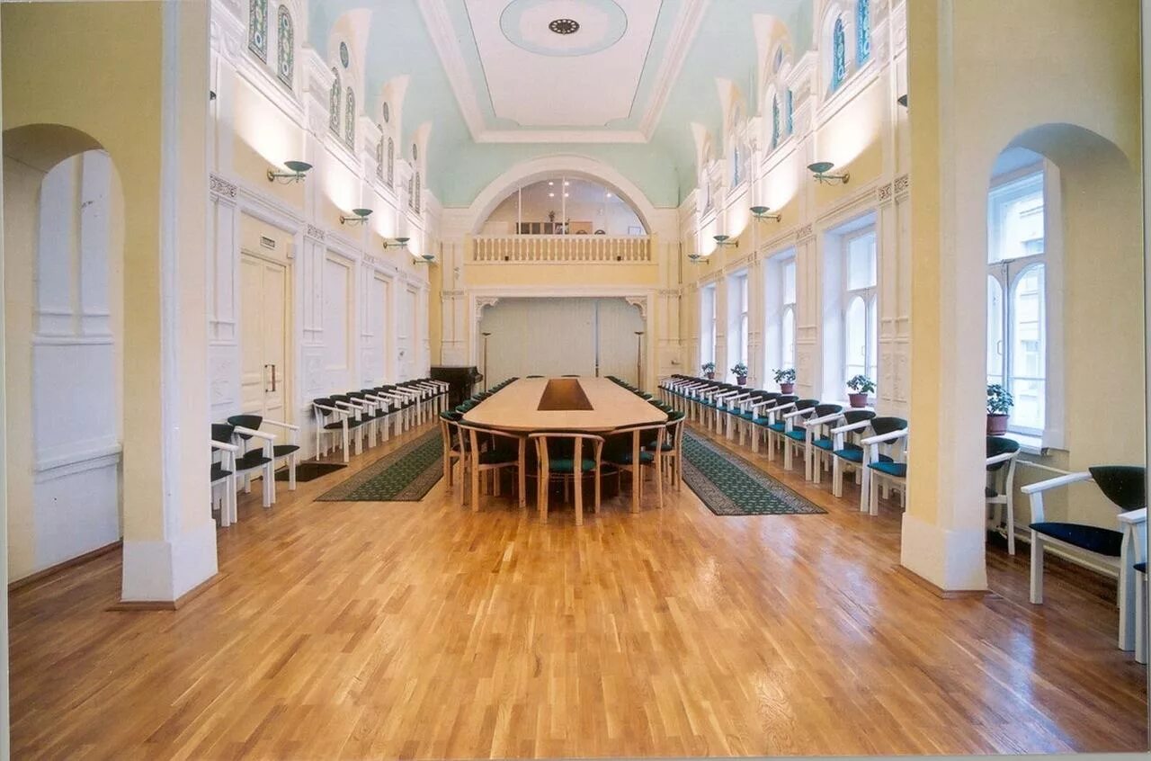 Библиотека для слепых спб. Санкт петербургская библиотека для слепых. Стрельнинская 11 библиотека для слепых. Санкт петербургская библиотека для слепых. Дизайн библиотек для слепых.