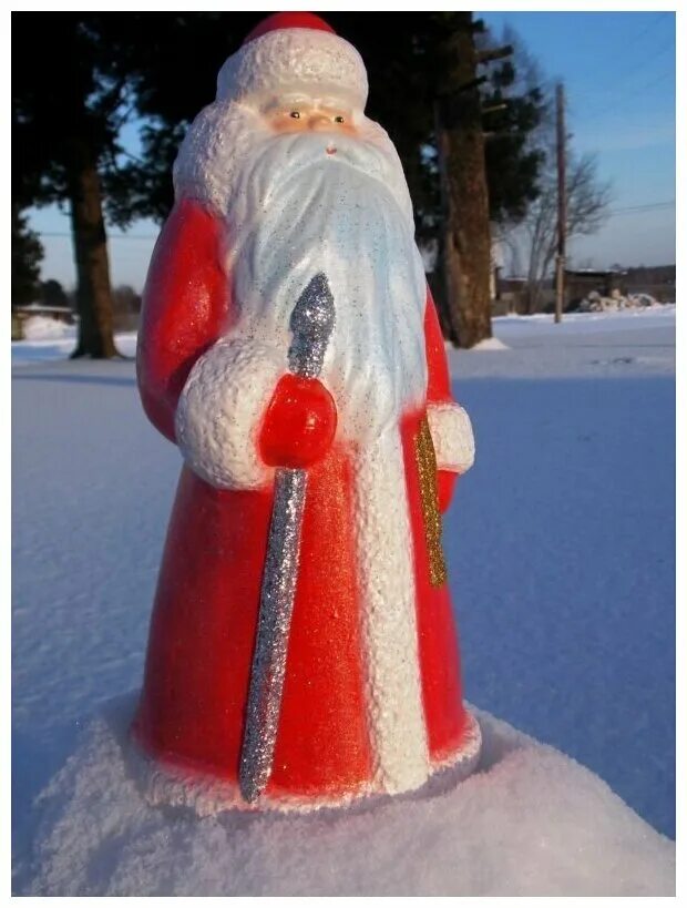 снежная дед мороз. фигура деда мороза из снега. снежные фигуры из снега дед мороз. фигура деда мороза из снега. снежная скульптура дед мороз и снегурочка.