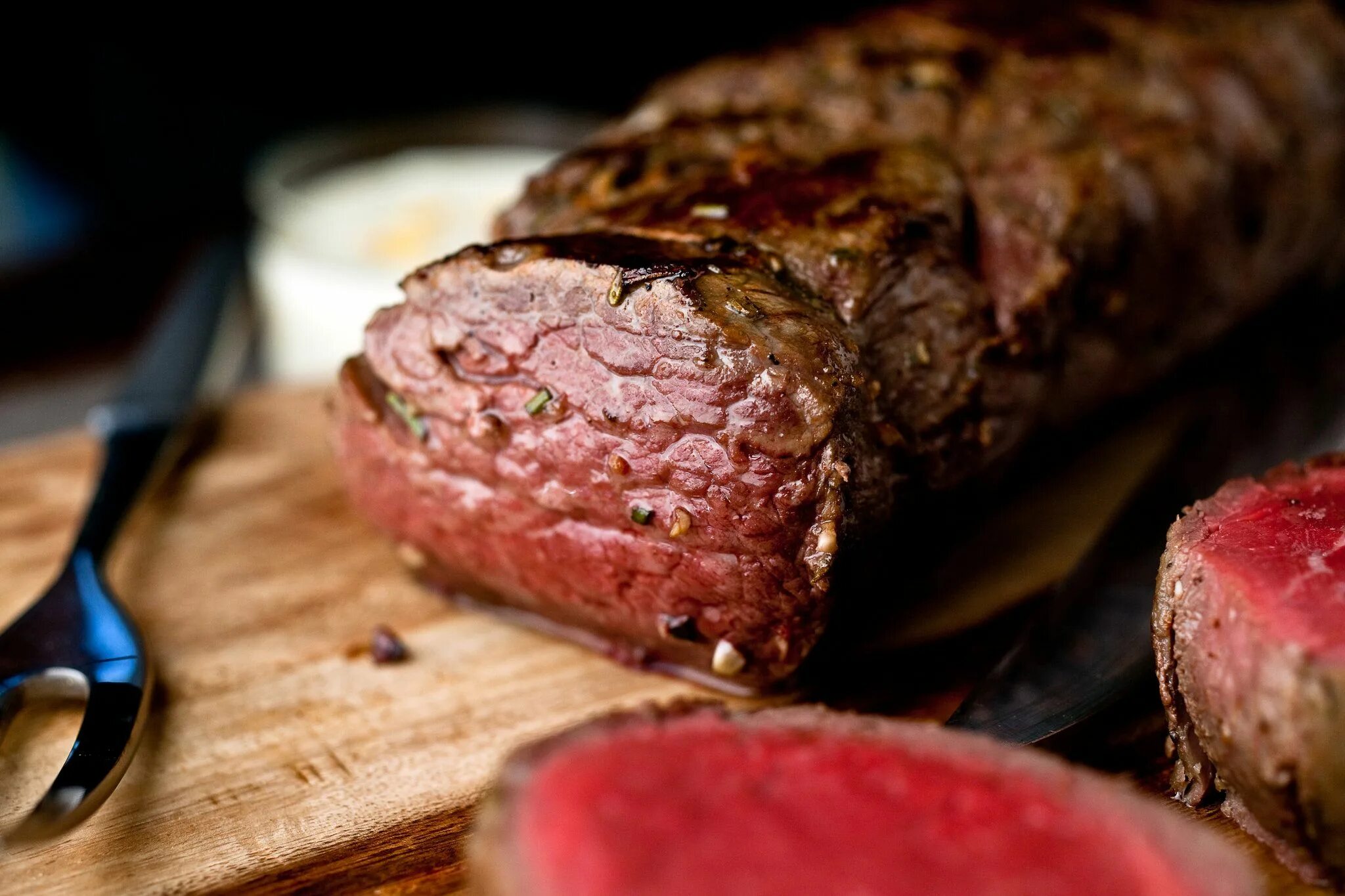 Говяжья вырезка 7 букв. Биф тендерлойн. говяжья вырезка beef tenderloin. тендерлойн стейк. тендерлоин из говядины.