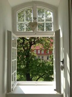 Дом с открытым окном