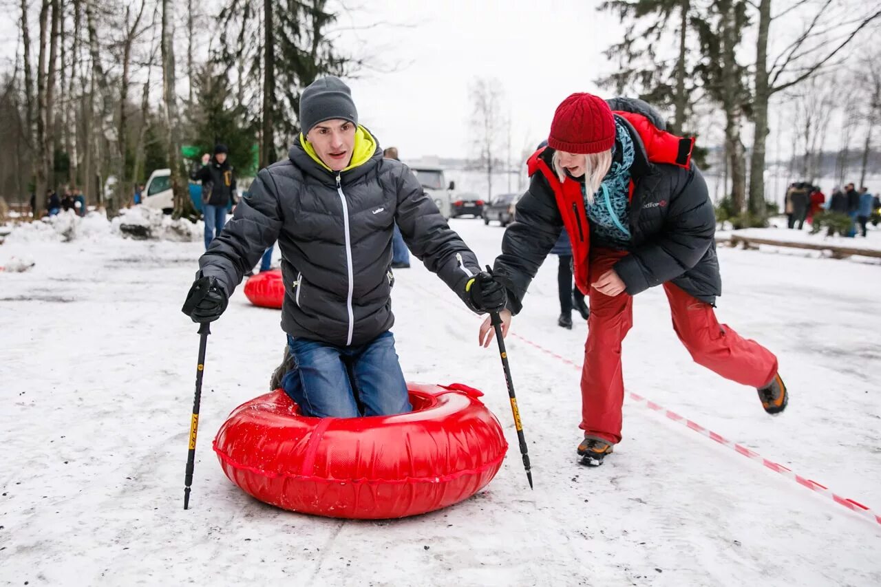 Необычные зимние игры. Салки со снежками. Необычные зимние игры. Тимбилдинг зимой на природе. Зимний тимбилдинг.
