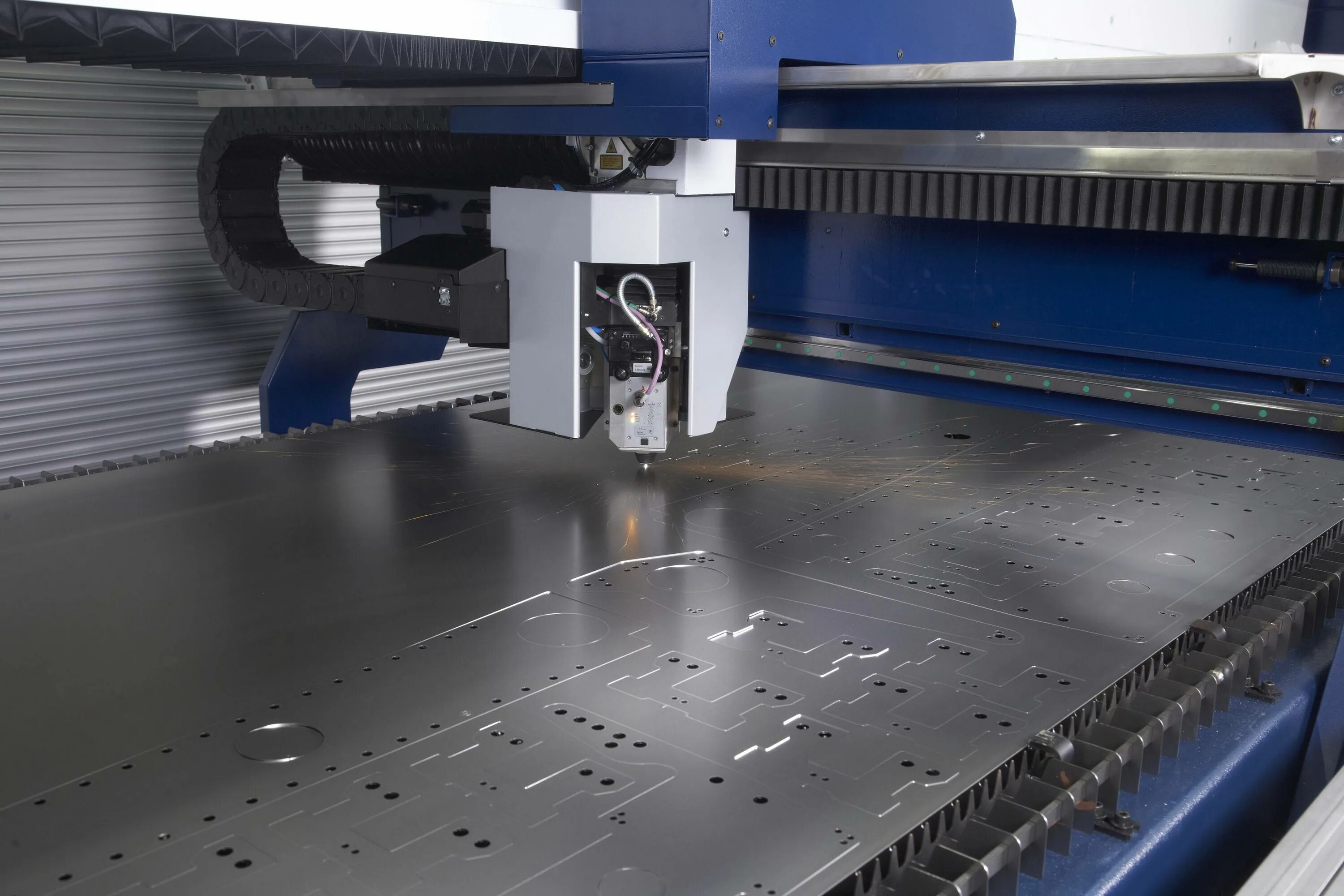 Лазерный комплекс Trumpf tlf5000. Станок резка трубы SMC-400 CNC. Станок лазерной резки металла Amada af2000e. Станок для резки листового металла лазерный 30 мм. Steel machines