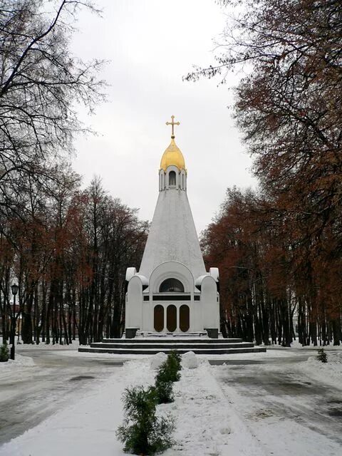 Часовня в кремлевском парке рязань. Часовня на соборной рязань. Соборный парк рязань. Часовня рязань. Часовня 900-летия рязани.