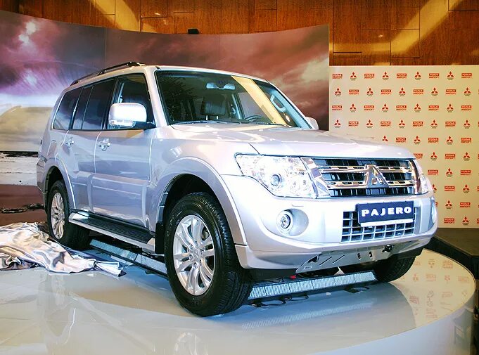 Pajero 2010 front view. Мицубиси паджеро 4 final edition. Паджеро 4 ттх. 8. Вес митсубиси паджеро.