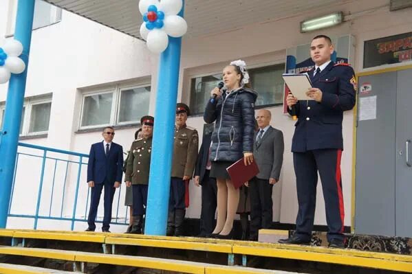 Мбоу сош 4 салехард. Школа 1 салехард логотип. 4 школа салехард новая школа. Город салехард школа 2. Директор первой школы салехард.