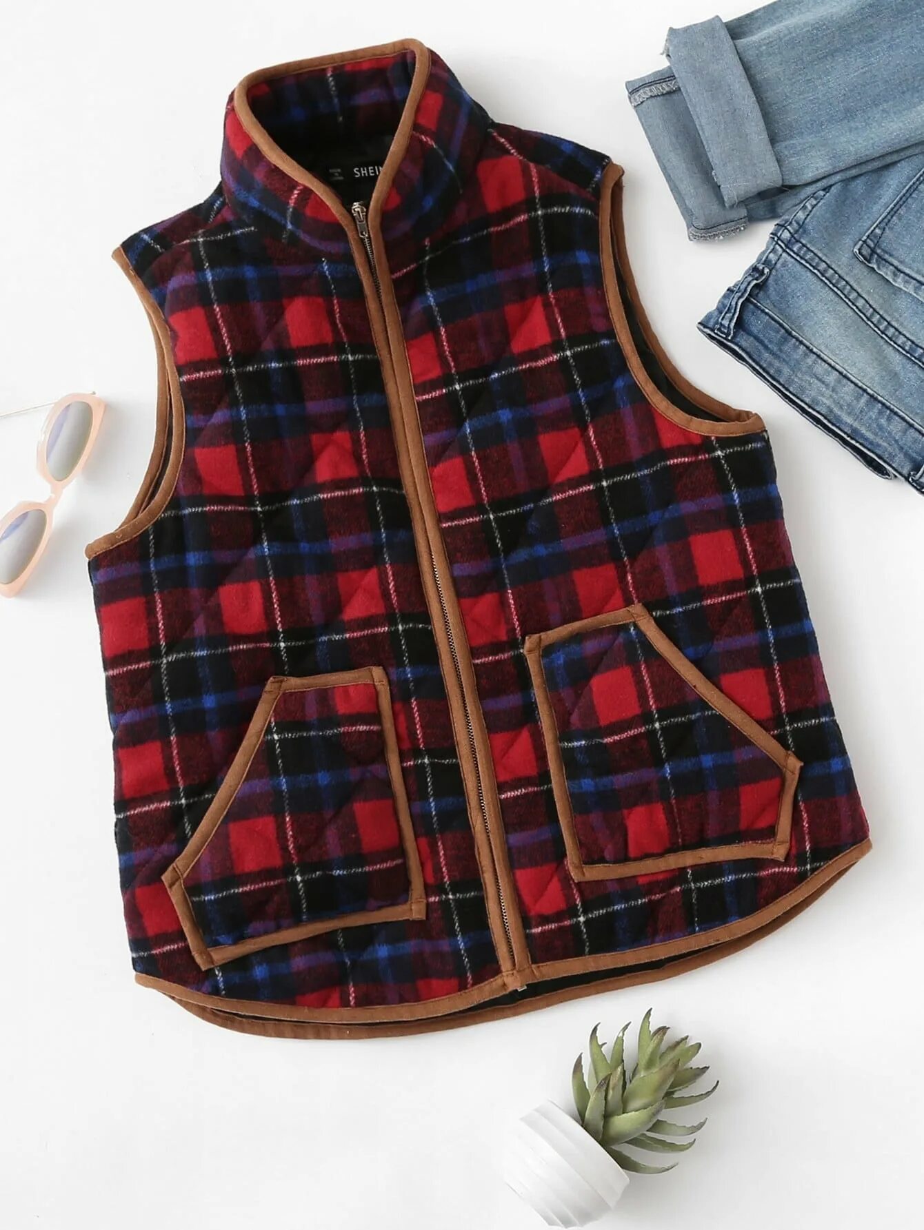 клетчатая жилетка