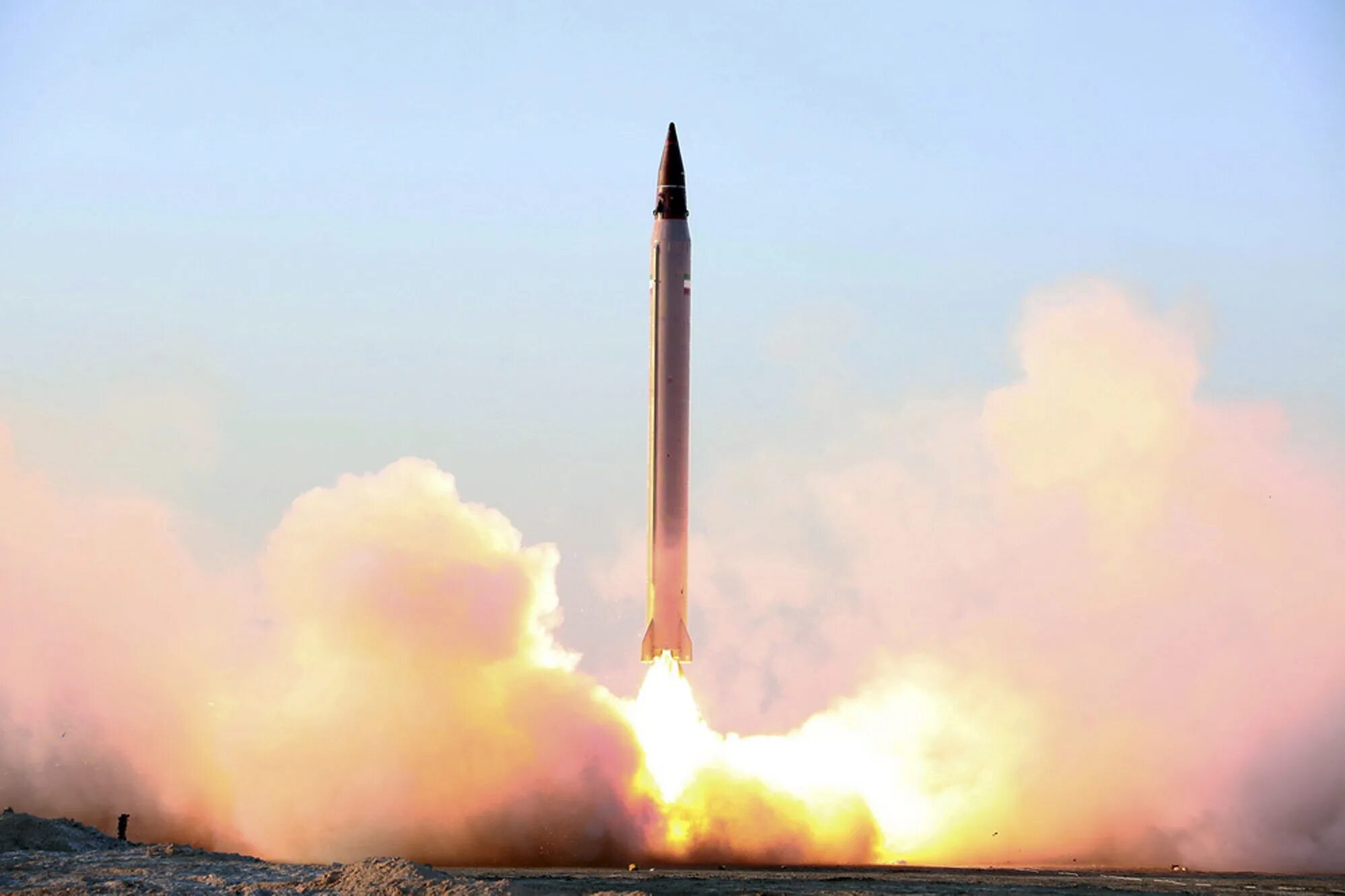 Баллистическая ракета тема. Межконтинентальная баллистическая ракета Ирана. КНДР баллистическая ракета Хоккайдо. Баллистическая ракета Агни-2 ядерный заряд. Баллистическая ракета средней дальности.
