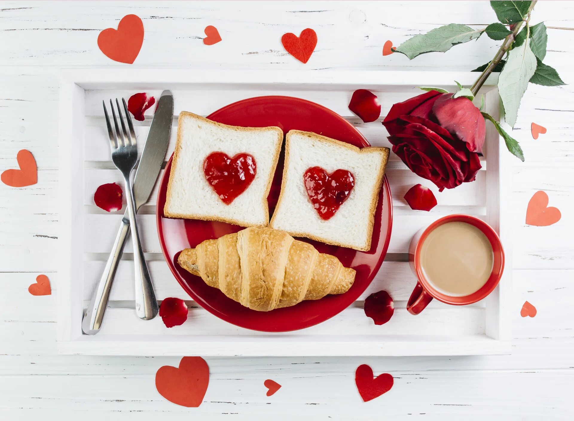 Доброе утро сердце любимому. Романтический завтрак. Красивый романтический завтрак. Красивый завтрак для любимого. Романтический завтрак в постель.