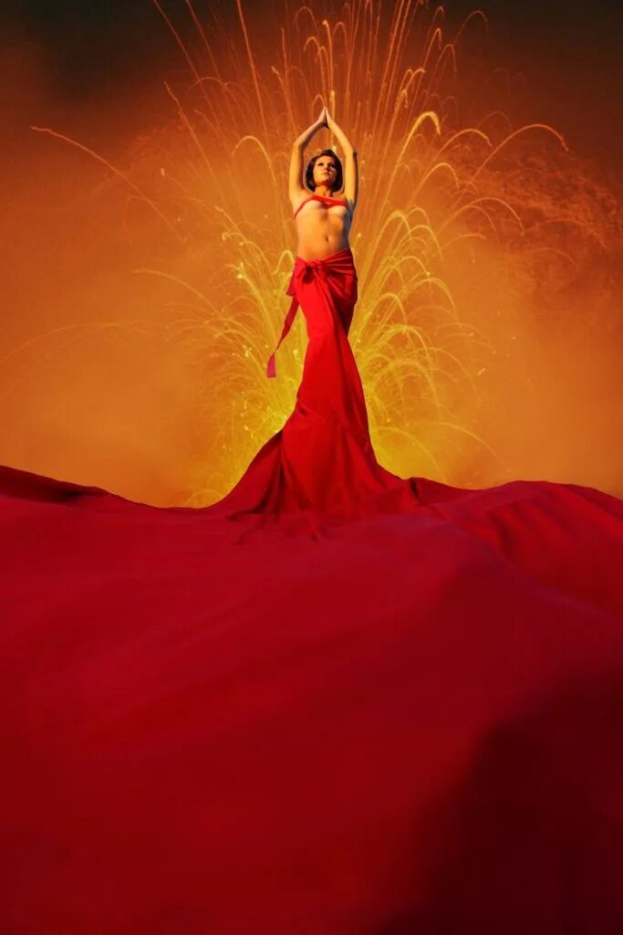 Пеле богиня вулканов. Пеле богиня вулканов. Девушка вулкан. Пеле богиня огня. Вулкан агунг бали фото.