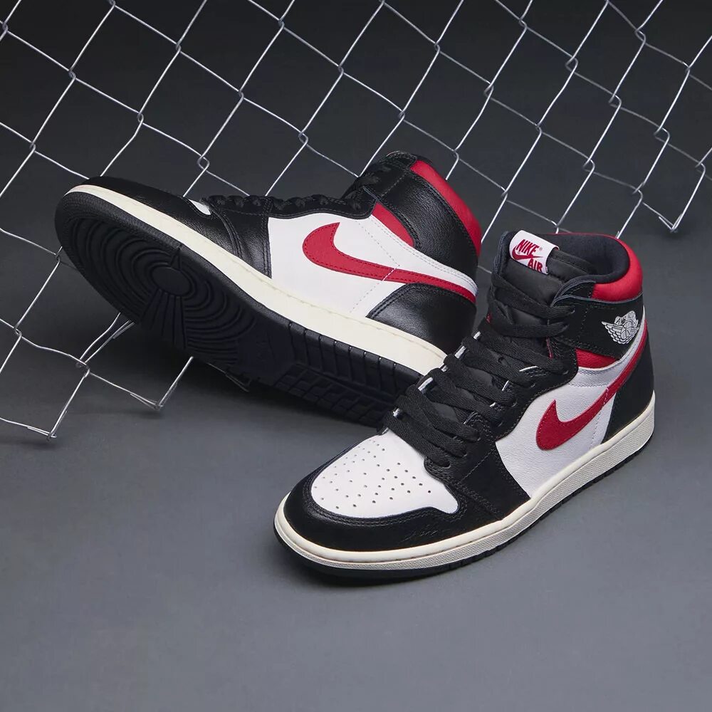 Air jordan 1 черно белые. Nike air jordan 1 retro. Джорданы красно черные белые. Nike air jordan 1 white black red. Nike air jordan 1 high og.