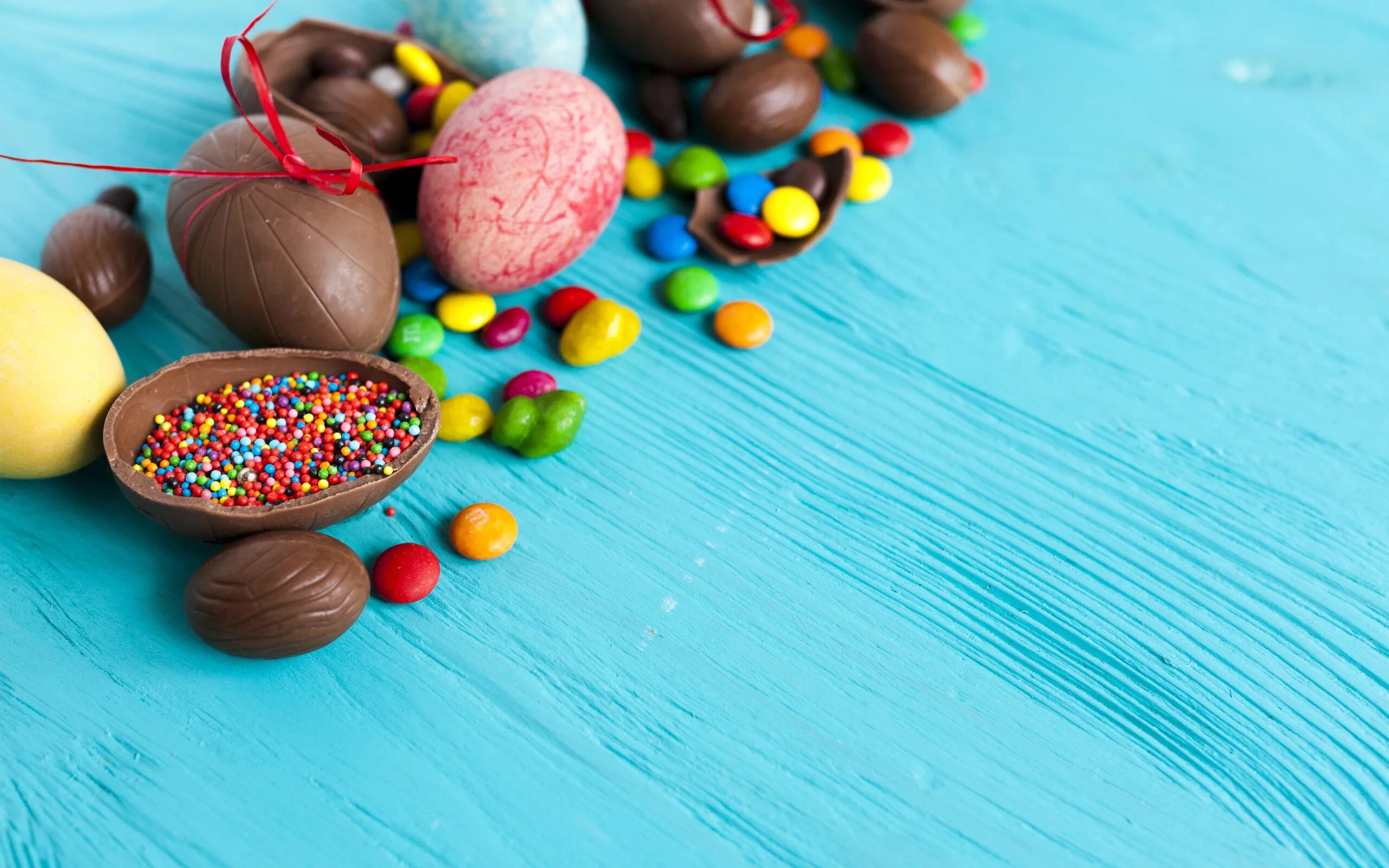 Пасхальный шоколад. Пасхальные сладости шоколадные. Шоколадные конфеты. Шоколадные пасхальные яйца. Пасхальные конфеты.